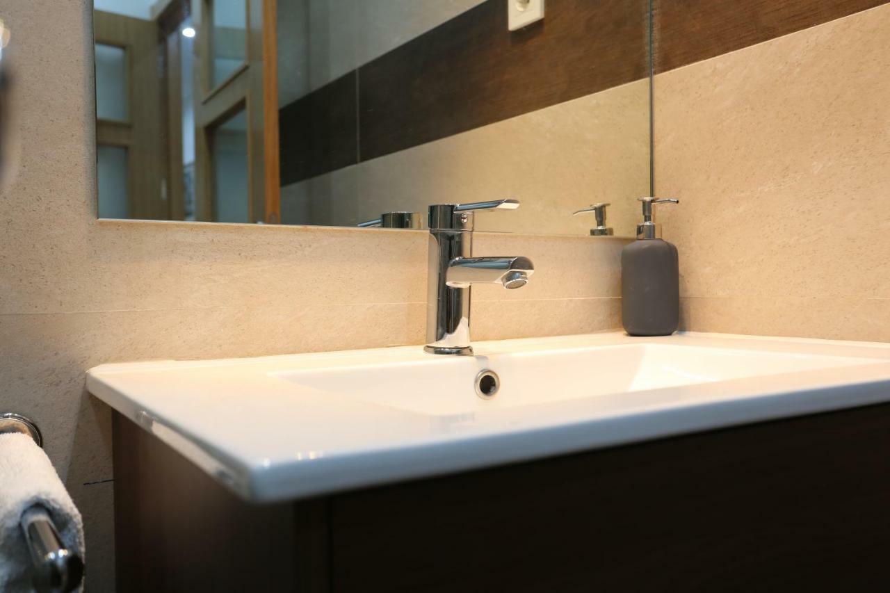 Atocha Art Apartment มาดริด ภายนอก รูปภาพ